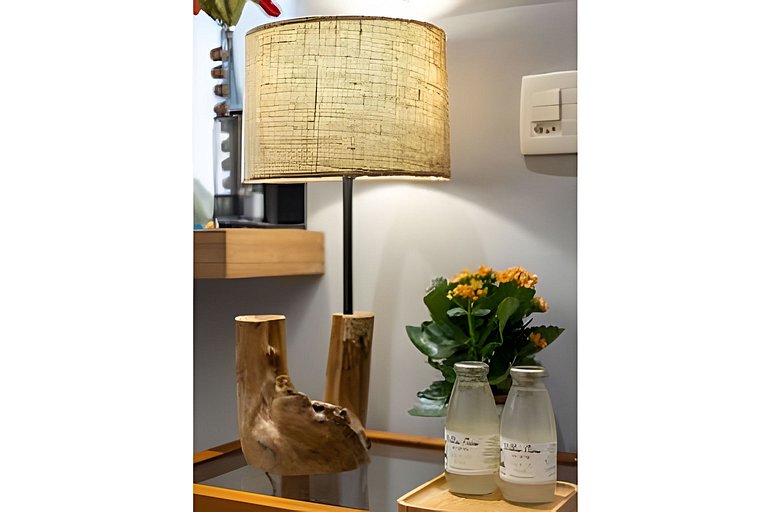 Hum104| Dormitorio y sala en el corazón de Leblon