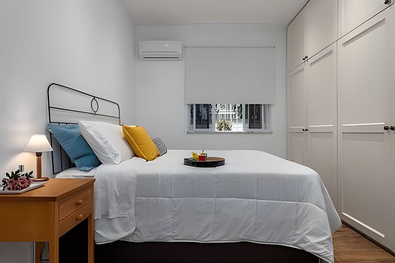 Hum104| Bedroom and living room in Leblon