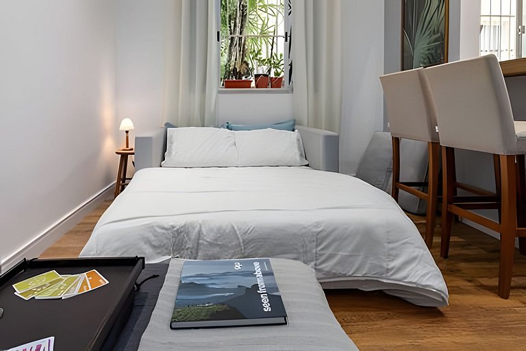 Hum104| Bedroom and living room in Leblon