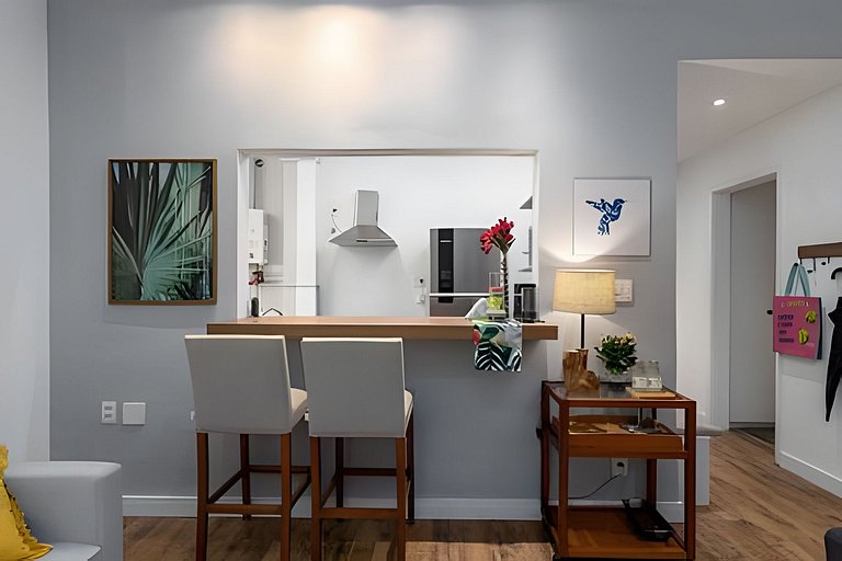 Hum104| Bedroom and living room in Leblon