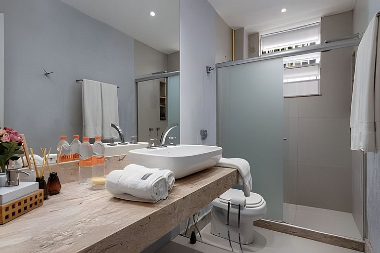 Hum104| Bedroom and living room in Leblon