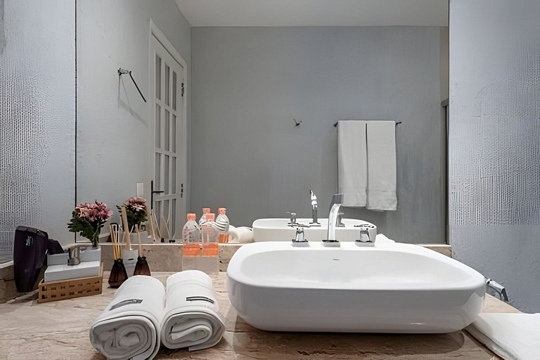 Hum104| Bedroom and living room in Leblon