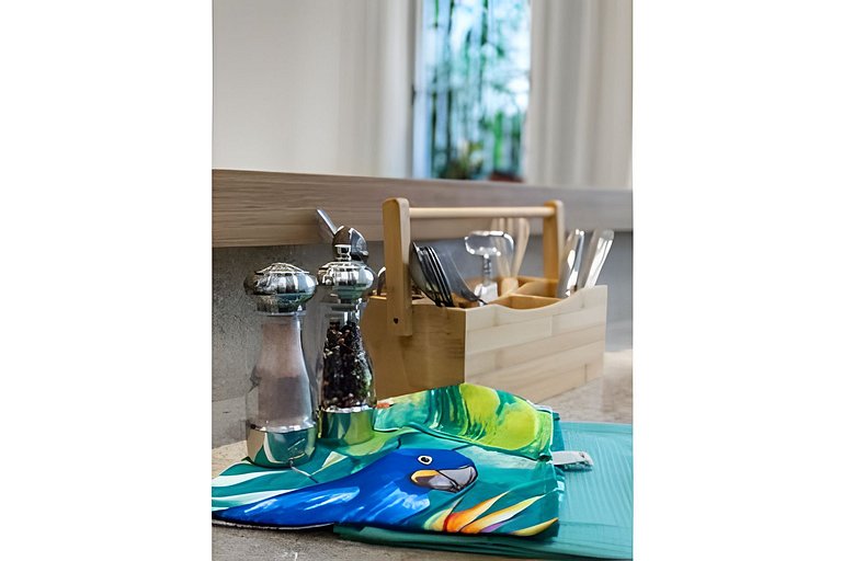 Hum104| Bedroom and living room in Leblon