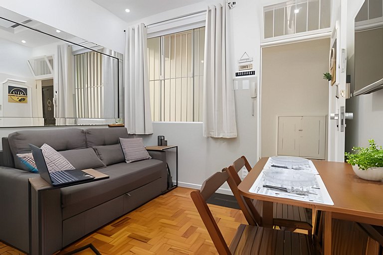 Pla813| Apt on the block from Copacabana beach