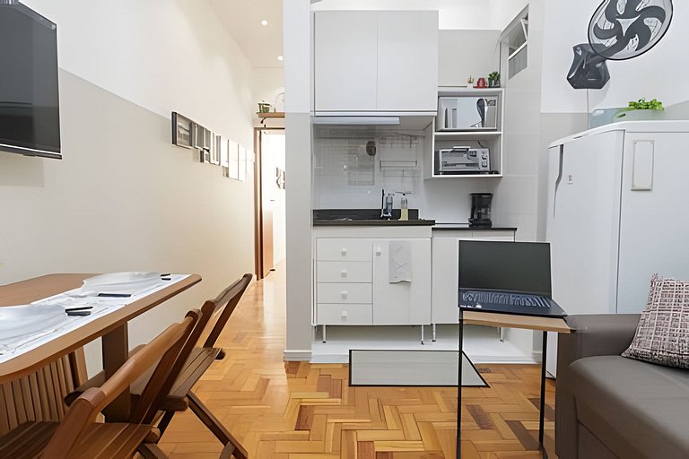 Pla813| Apt on the block from Copacabana beach