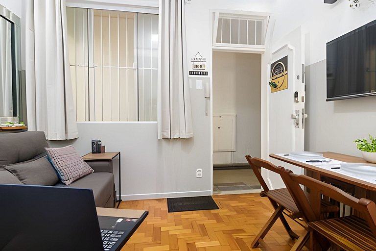 Pla813| Apt on the block from Copacabana beach