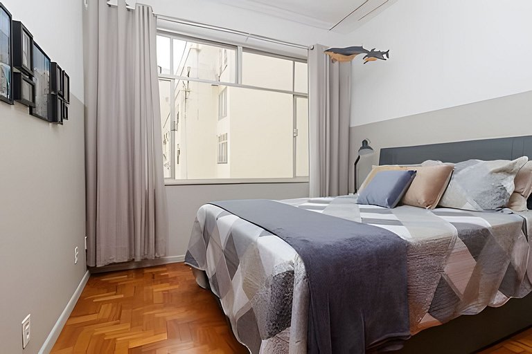 Pla813| Apt on the block from Copacabana beach