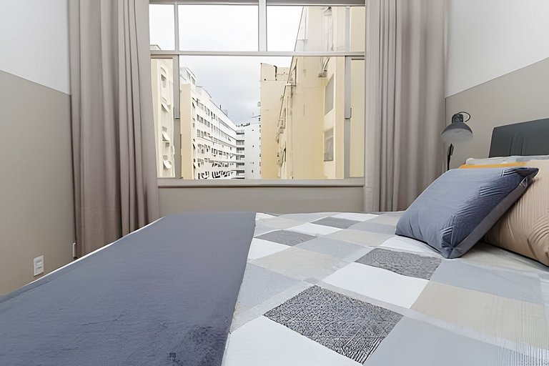 Pla813| Apt on the block from Copacabana beach