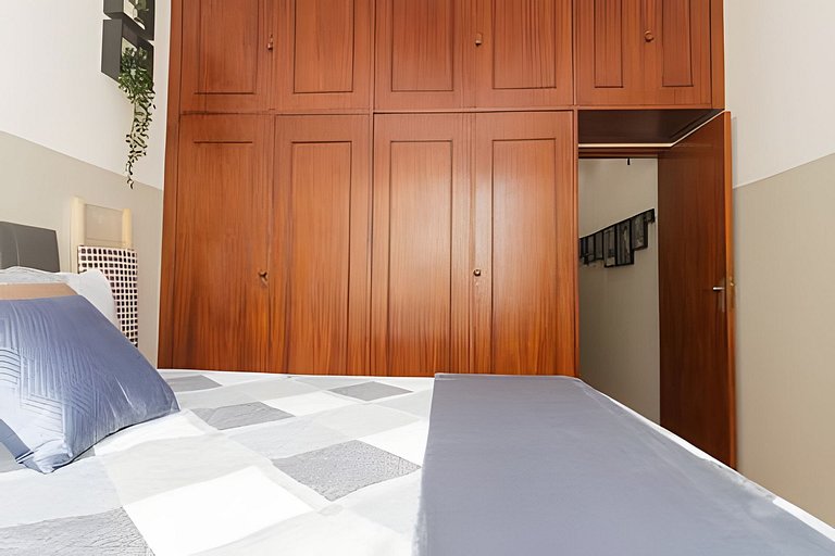 Pla813| Apt on the block from Copacabana beach