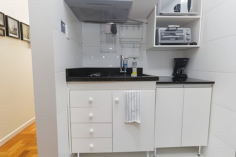 Pla813| Apt on the block from Copacabana beach