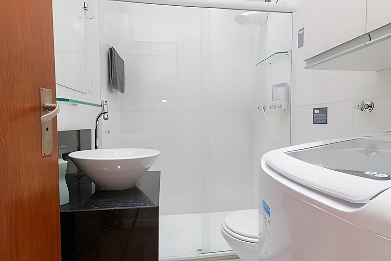 Pla813| Apt on the block from Copacabana beach