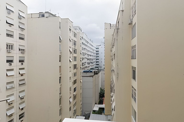 Pla813| Apt on the block from Copacabana beach