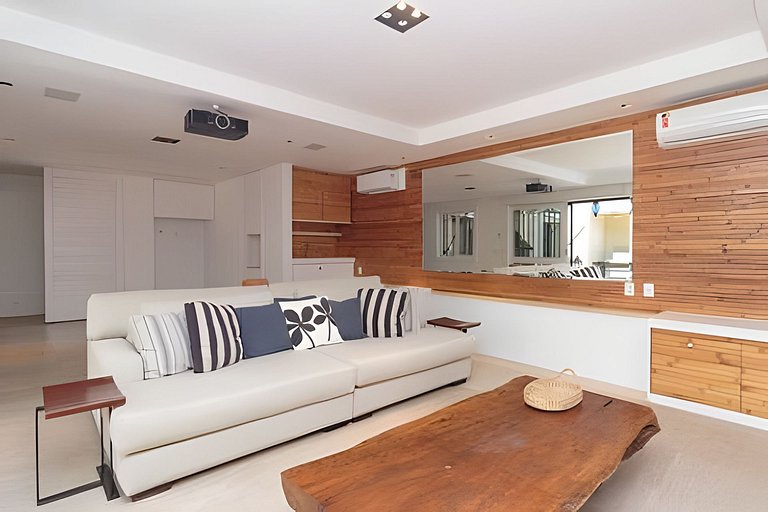 Casa com piscina no Leblon (Jd Pernambuco)