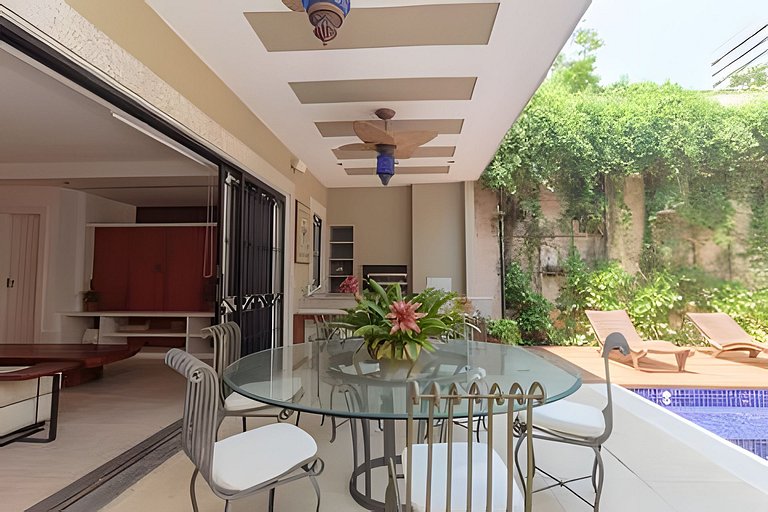 Casa con piscina en Leblon (Jd Pernambuco)