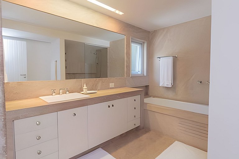 Casa con piscina en Leblon (Jd Pernambuco)