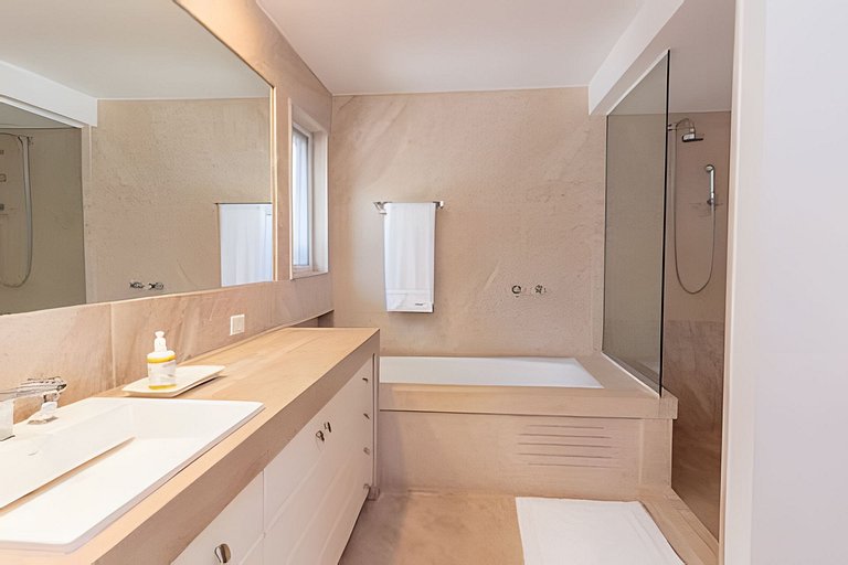 House with pool in Leblon (Jd Pernambuco)