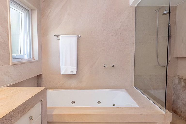 Casa com piscina no Leblon (Jd Pernambuco)