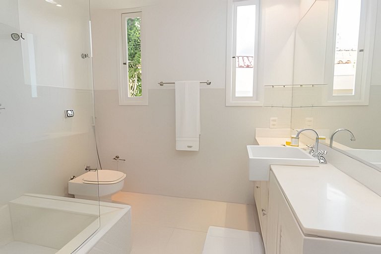 House with pool in Leblon (Jd Pernambuco)