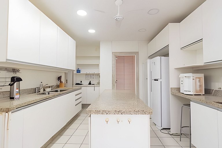 Casa con piscina en Leblon (Jd Pernambuco)