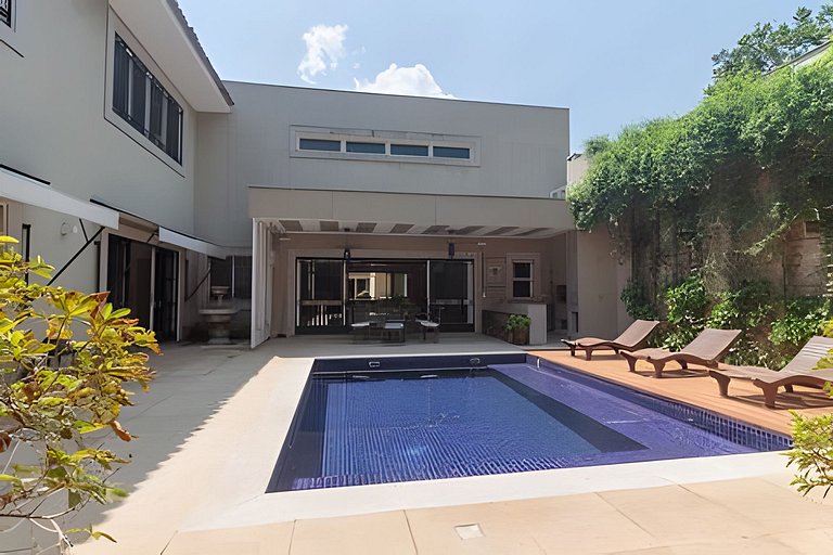 Casa con piscina en Leblon (Jd Pernambuco)