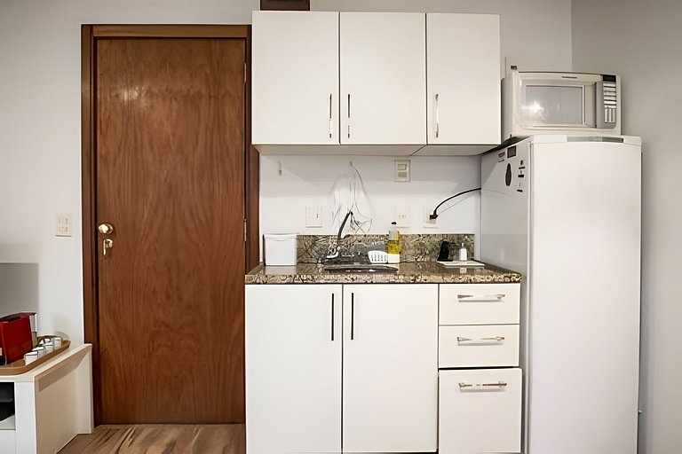 Mar503.15| Flat on the block of Leblon beach