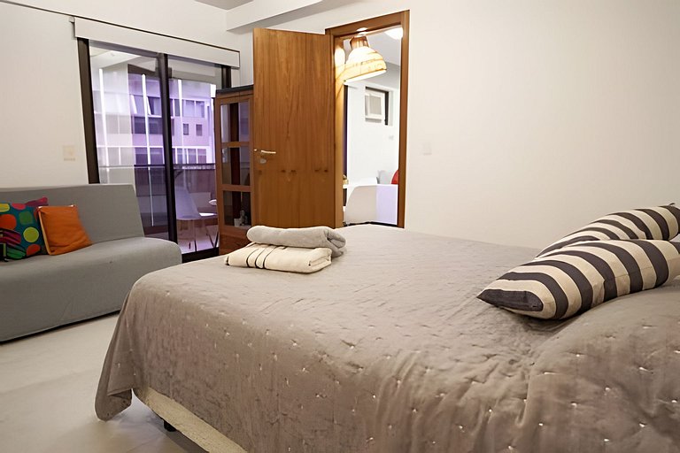 Mar503.15| Flat on the block of Leblon beach