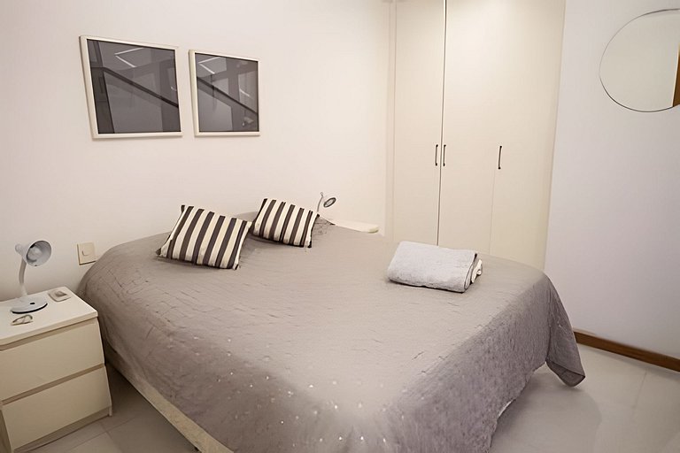 Mar503.15| Flat on the block of Leblon beach