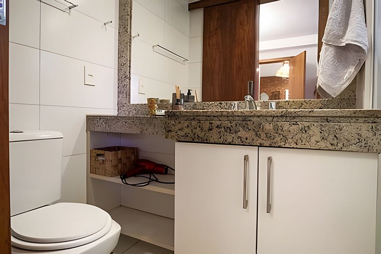 Mar503.15| Flat on the block of Leblon beach