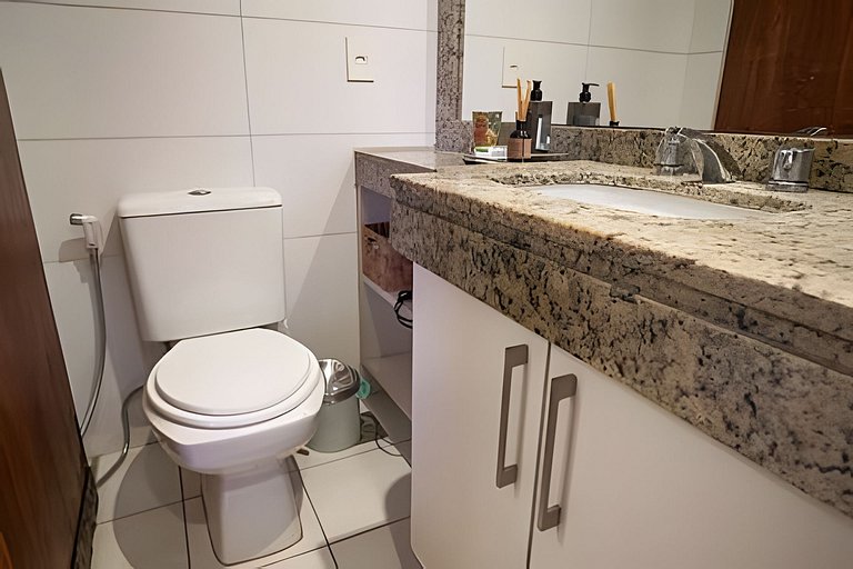 Mar503.15| Piso en la cuadra de la playa de Leblon