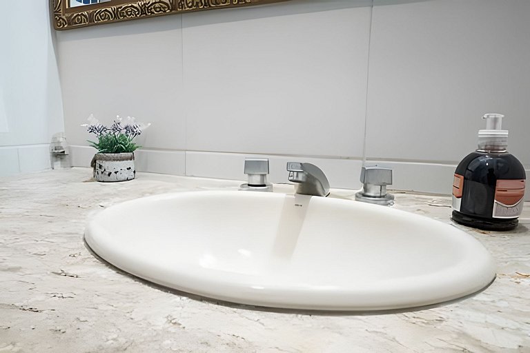 Luc113| Flat na praia da Barra com piscina e sauna