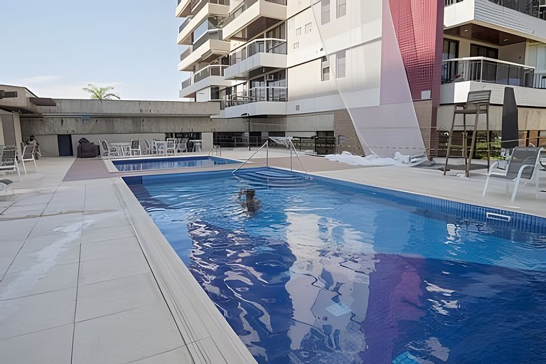 Luc113| Flat na praia da Barra com piscina e sauna