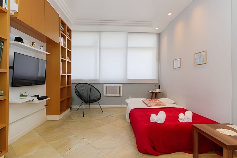 Ff503| Apartment in a bucolic street in Leblon