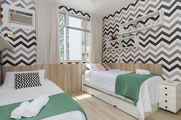 Ff503| Apartment in a bucolic street in Leblon