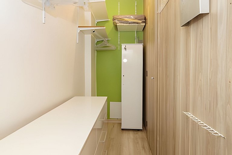 Ff503| Apartment in a bucolic street in Leblon