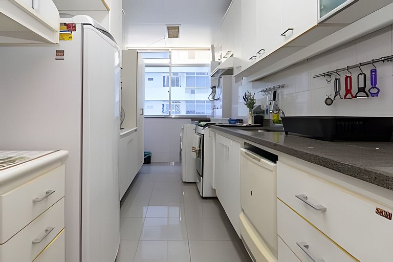 Ff503| Apartment in a bucolic street in Leblon