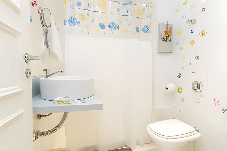 Ff503| Dpto en una calle bucólica de Leblon