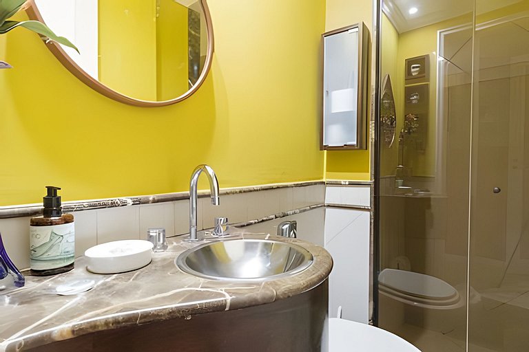 Ff503| Apartment in a bucolic street in Leblon