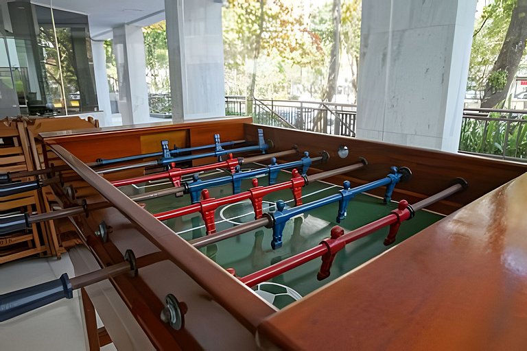 Ff503| Três quartos em rua bucólica do Leblon