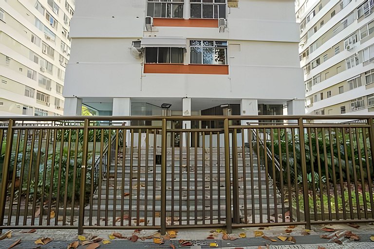 Ff503| Dpto en una calle bucólica de Leblon