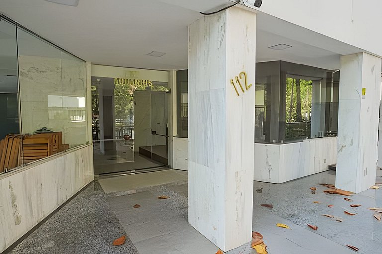 Ff503| Apartment in a bucolic street in Leblon