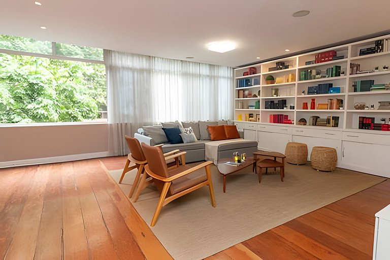 Mar201| Large apartment in Leblon