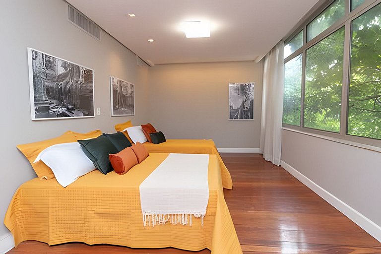 Mar201| Large apartment in Leblon