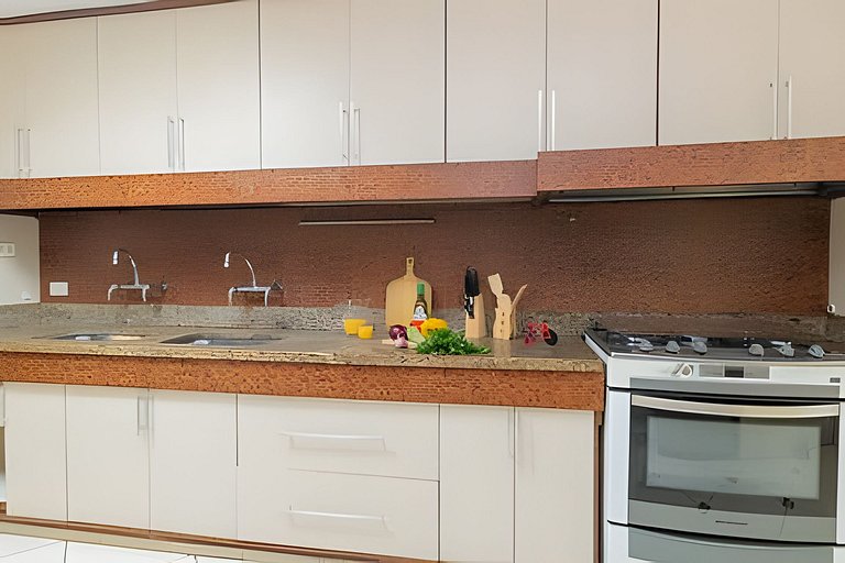 Mar201| Large apartment in Leblon