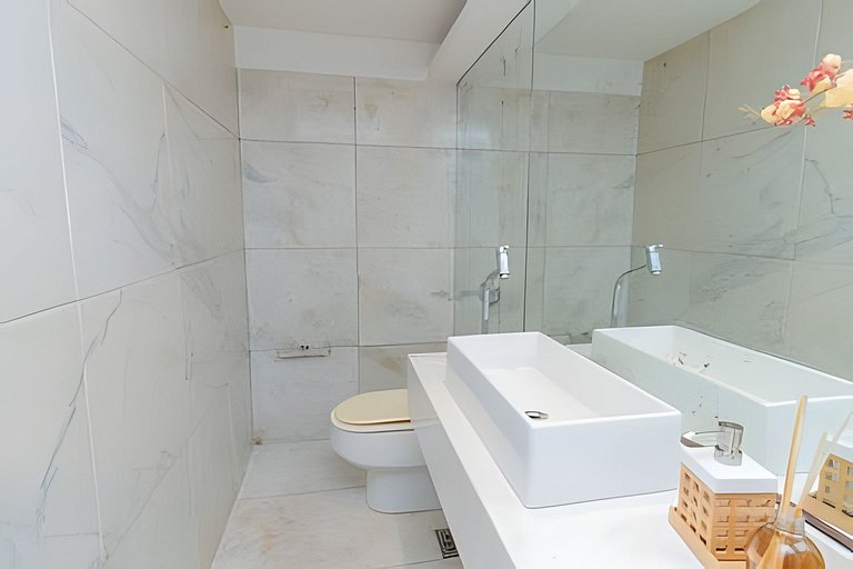 MAR201| Apartamento amplo no Leblon