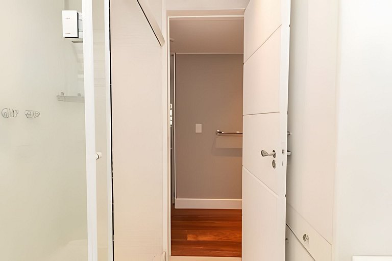 Mar201| Amplio apartamento en Leblon