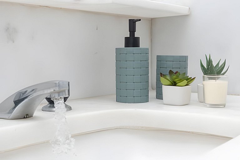 Mar201| Large apartment in Leblon