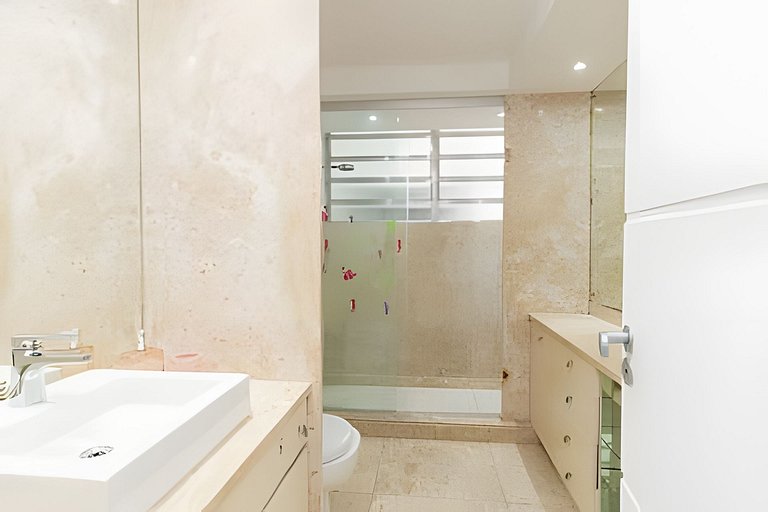 Mar201| Amplio apartamento en Leblon