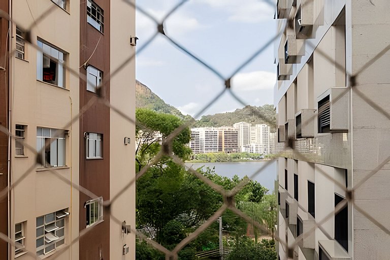 Serrao 405|Renovated flat in Lagoa for 2 people