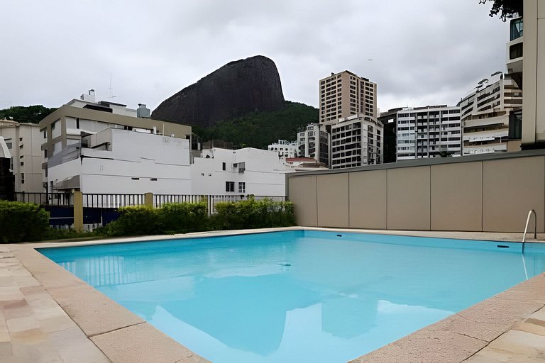 Azevedo606|Piso al lado de Dias Ferreira + piscina