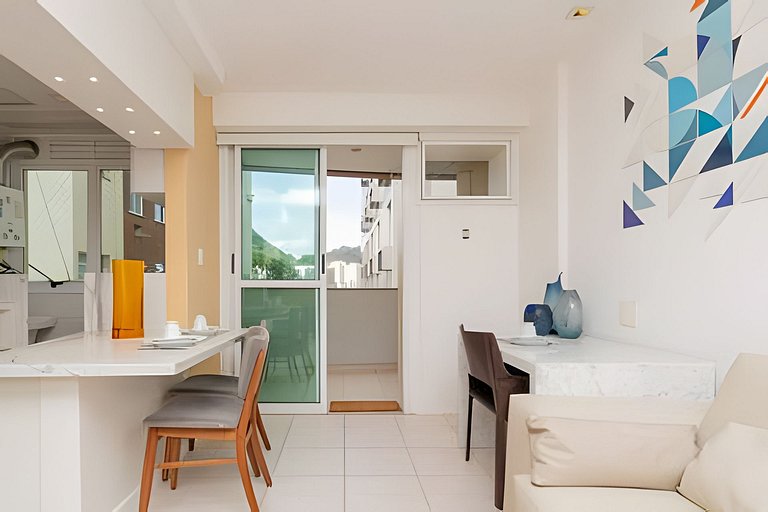 Serrao 405|Renovated flat in Lagoa for 2 people